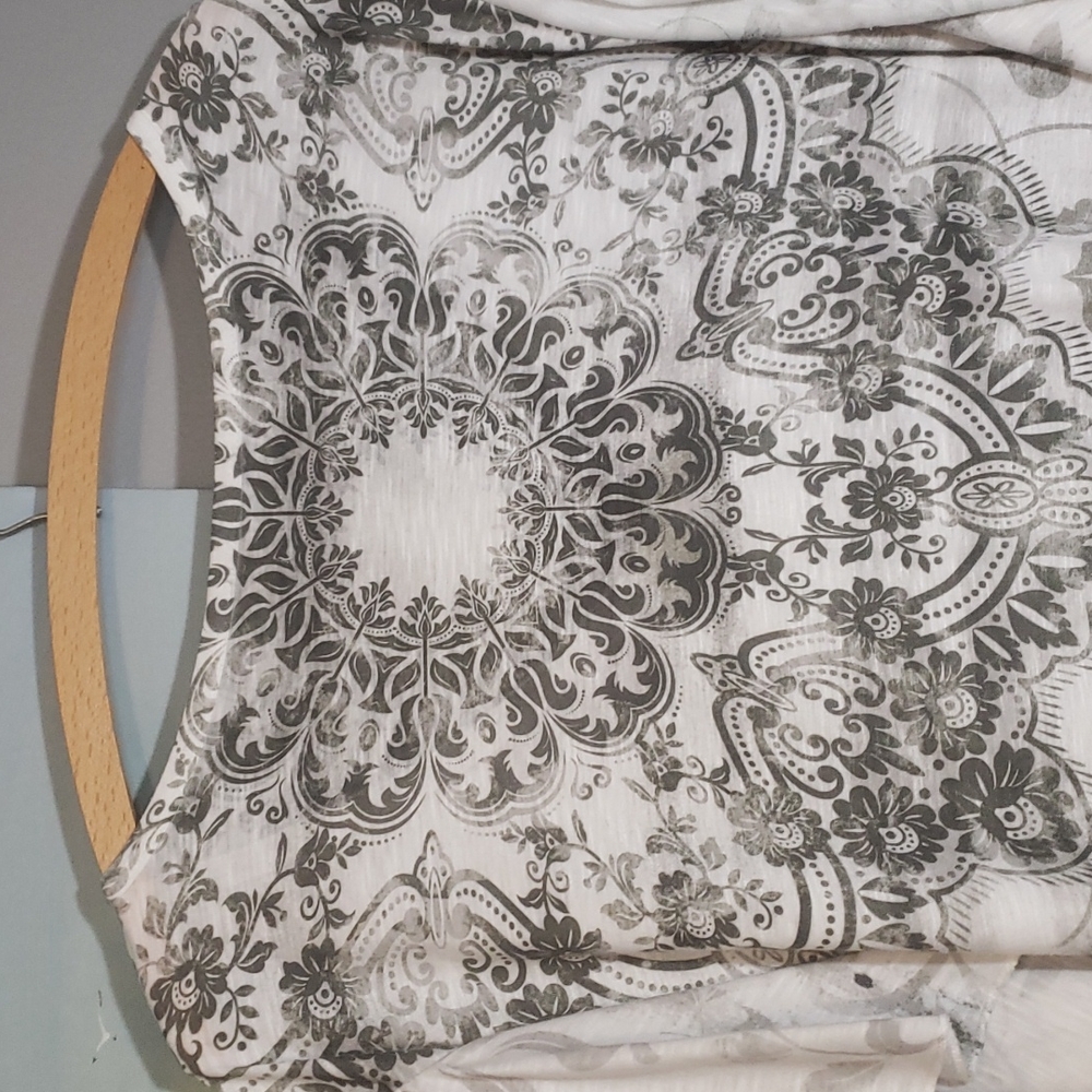 Davina 3X top with short flowy sleeves - Picture 9 of 10